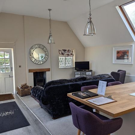 The Coach House Apartment At Cefn Tilla Court, أوسك المظهر الخارجي الصورة