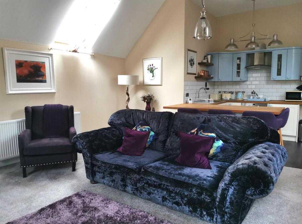 The Coach House Apartment At Cefn Tilla Court, أوسك المظهر الخارجي الصورة