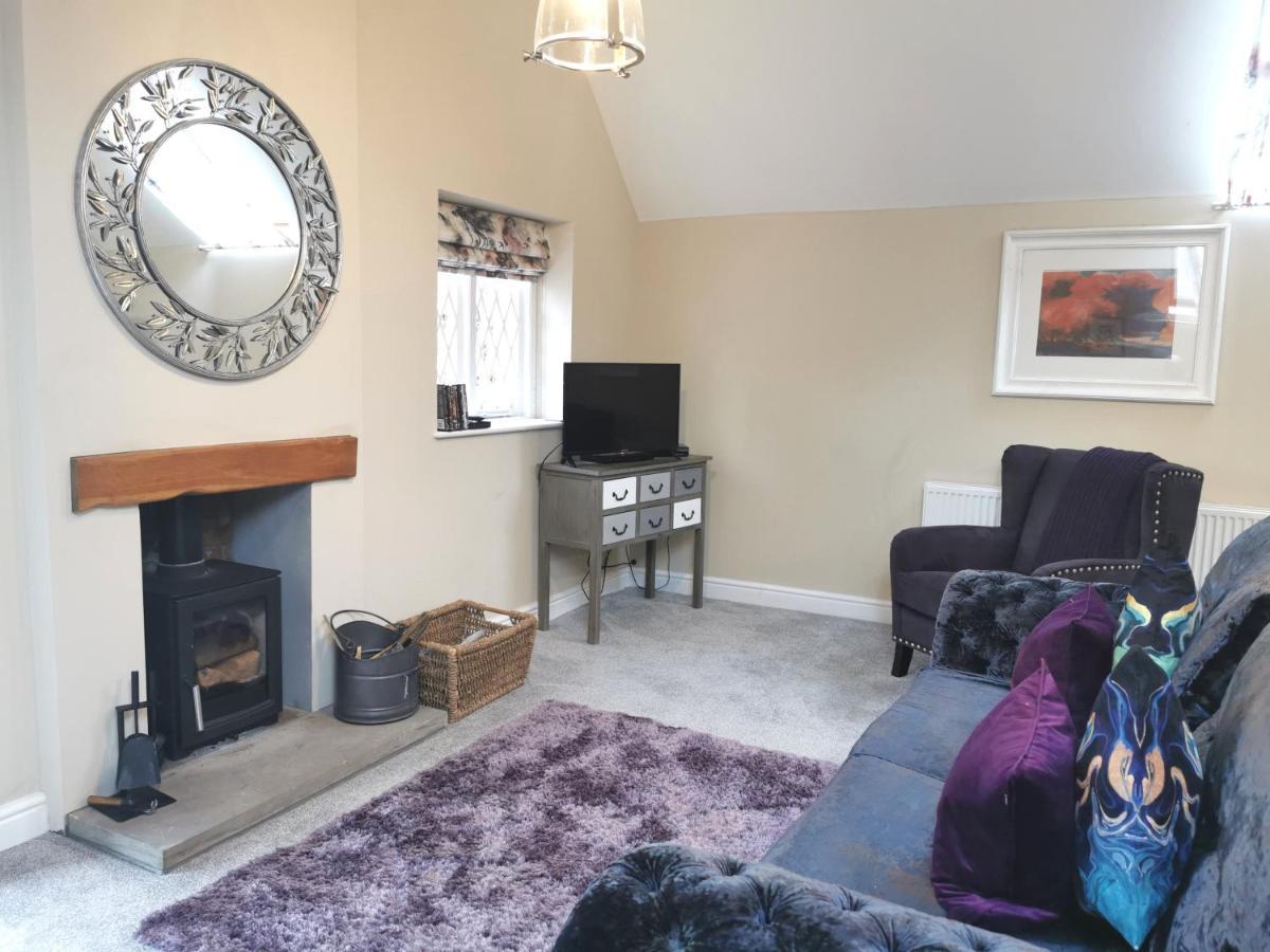 The Coach House Apartment At Cefn Tilla Court, أوسك المظهر الخارجي الصورة