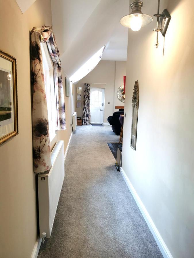 The Coach House Apartment At Cefn Tilla Court, أوسك المظهر الخارجي الصورة